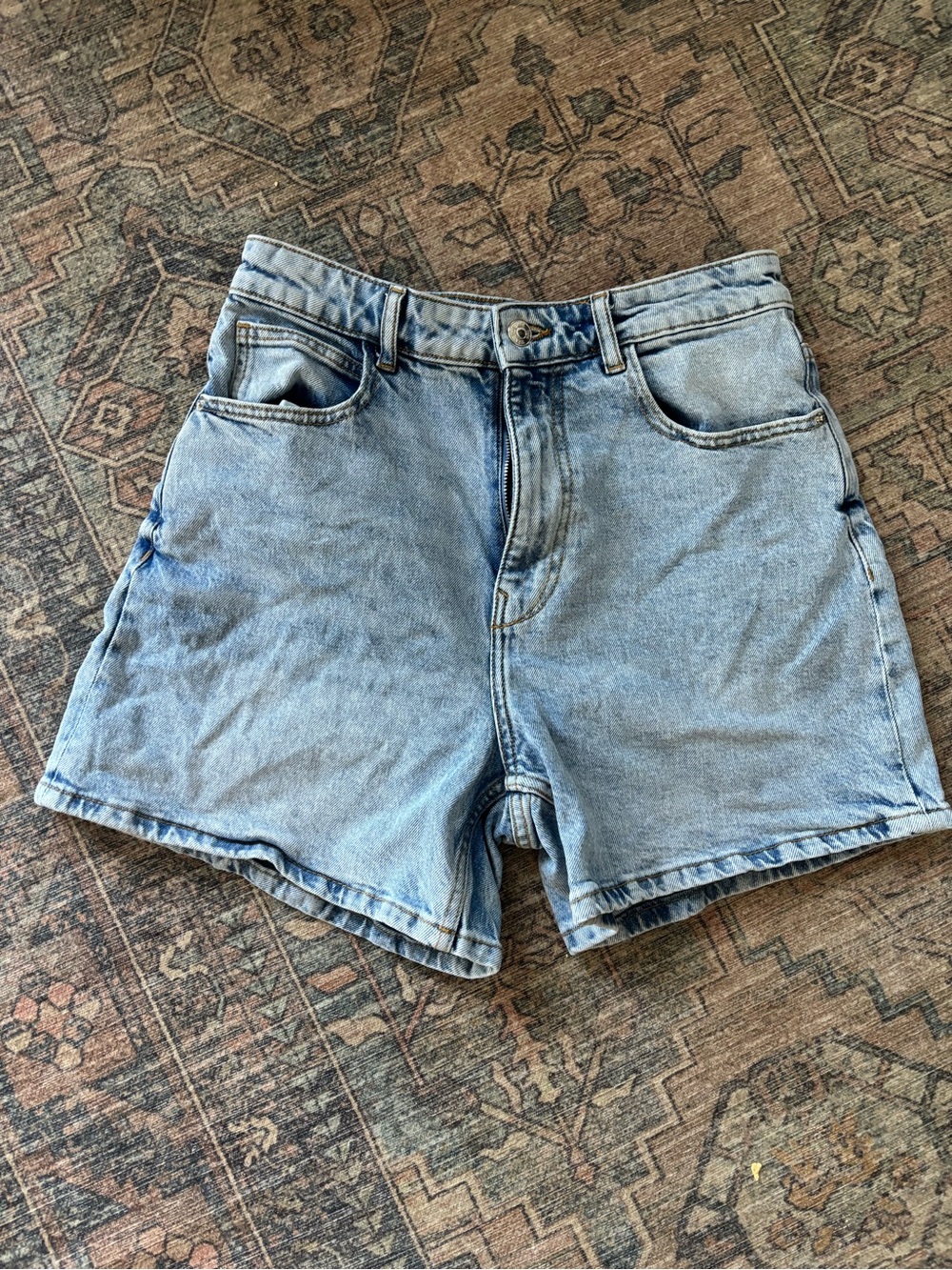 Zara Light Blue Denim Mom Shorts, size 6
